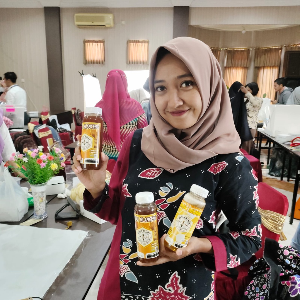 

Paket Upgrade Berkumpul Madu Murni 365 Gram atau madu Klanceng Merk Hasna Honey