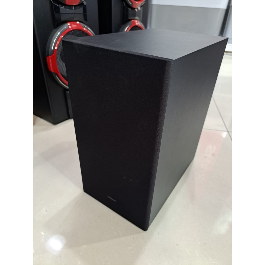 SAMSUNG SOUNDBAR HW-B550