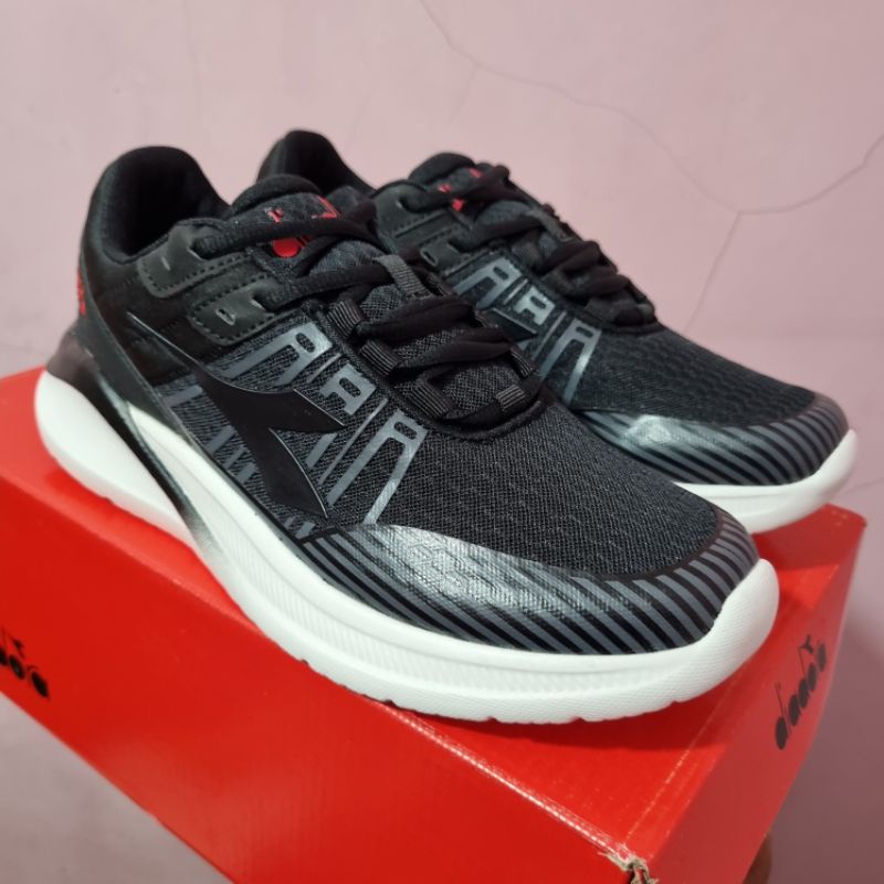 Sepatu Pria Diadora Entra Black Original