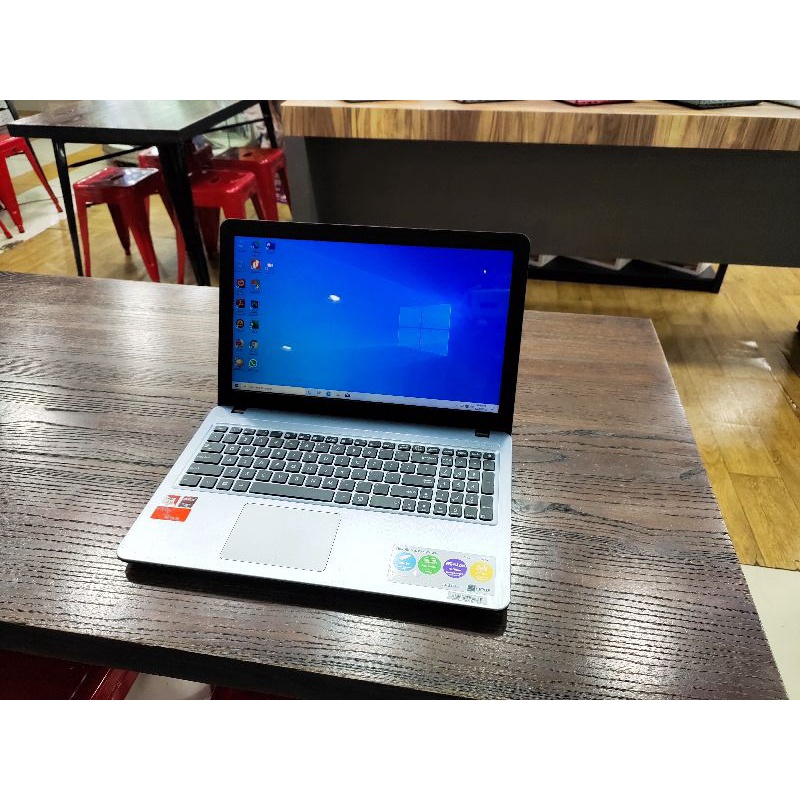 Laptop Asus X540 RAM 4GB SSD 128GB Generasi baru sangat mulus super kencang