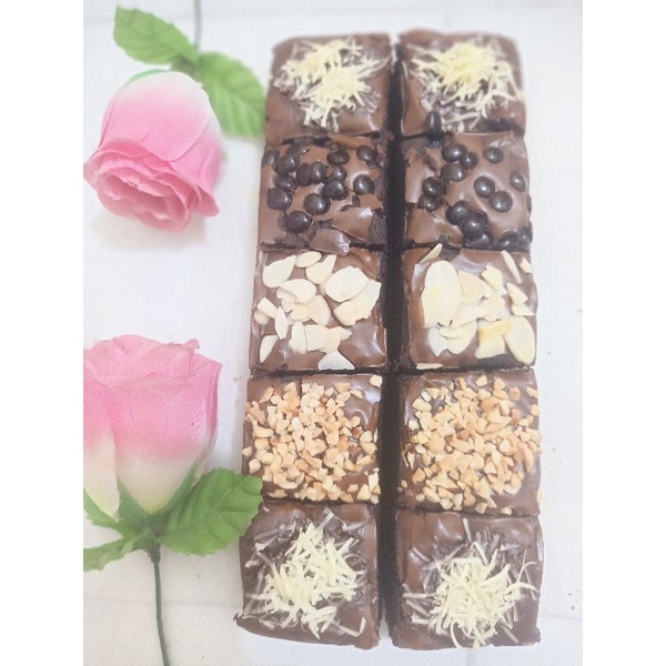 

PUDGY BROWNIES,FUDGY BROWNIES SEKAT COKLAT, BROWNIES,KUE COKLAT, BROWNIES ENAK,FUDGY,BROWNIES COKLAT, BROWNIES PANGGANG, BROWNIES NYOKLAT, COKLAT,BROWNIES KUKUS.KUE.