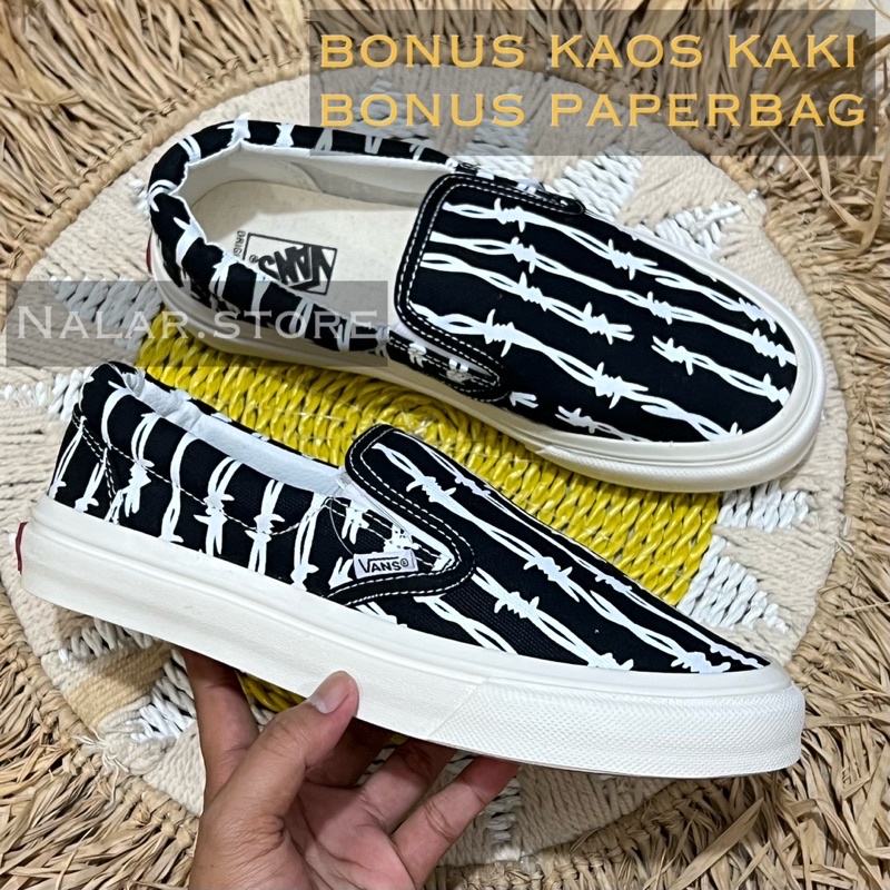 Vans Slip On X Moma Sneakers Pria Wanita Premium Terlaris Import BNIB /Sepatu Vans Motif Character