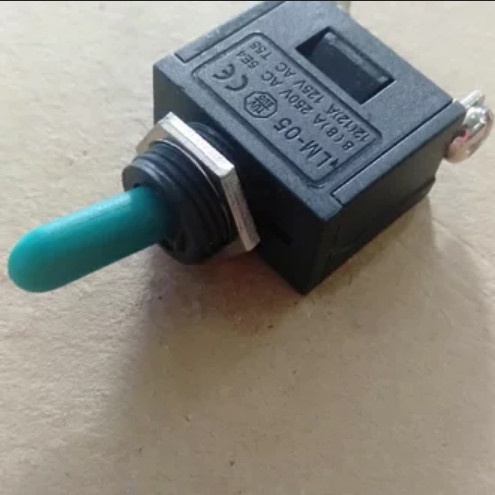 LM-05 Switch Gerinda Saklar Gerenda 8 Amper 250 Volt