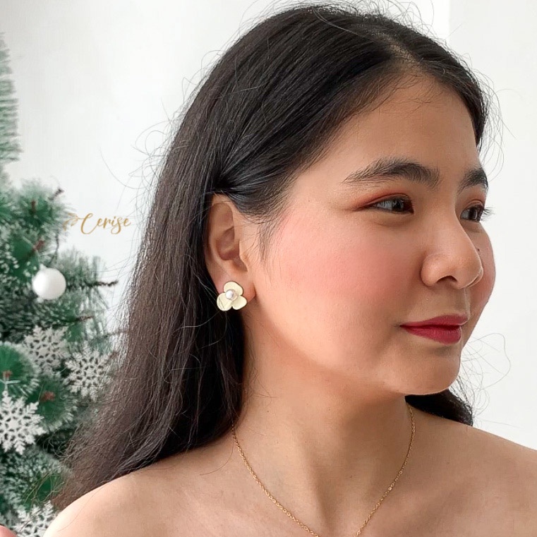 Lavina Earrings | Anting tusuk bunga korea putih cantik aksesoris wanita trendy stylish