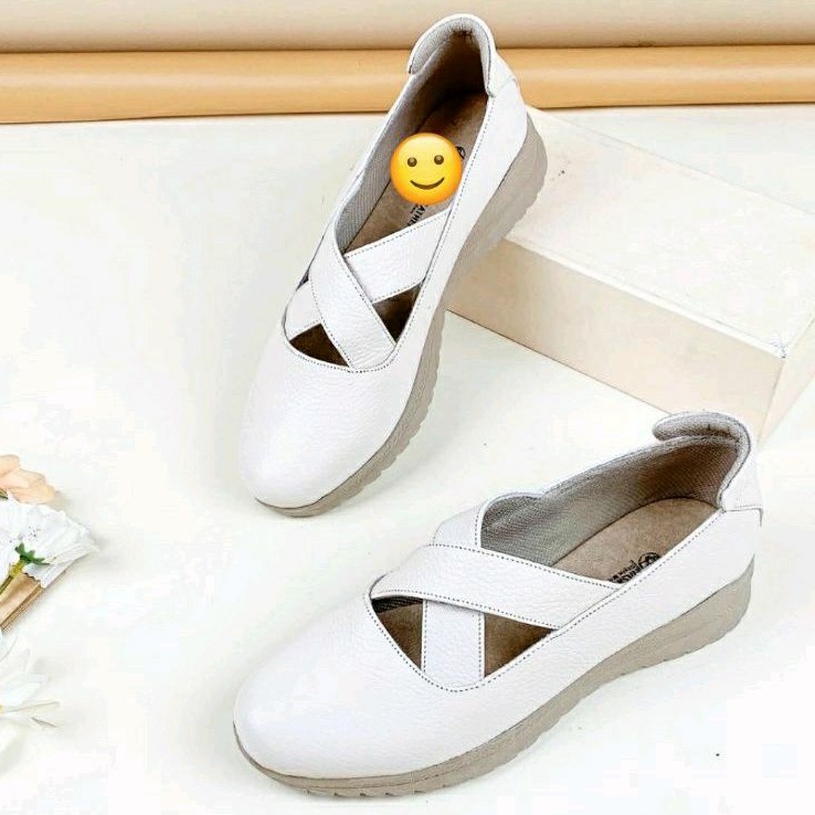 Slip On Kulit Wanita