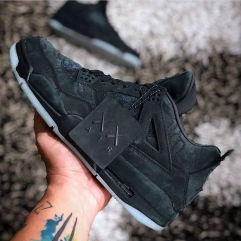 Air Jordan 4 Retro x KAWS &quot;Black&quot;