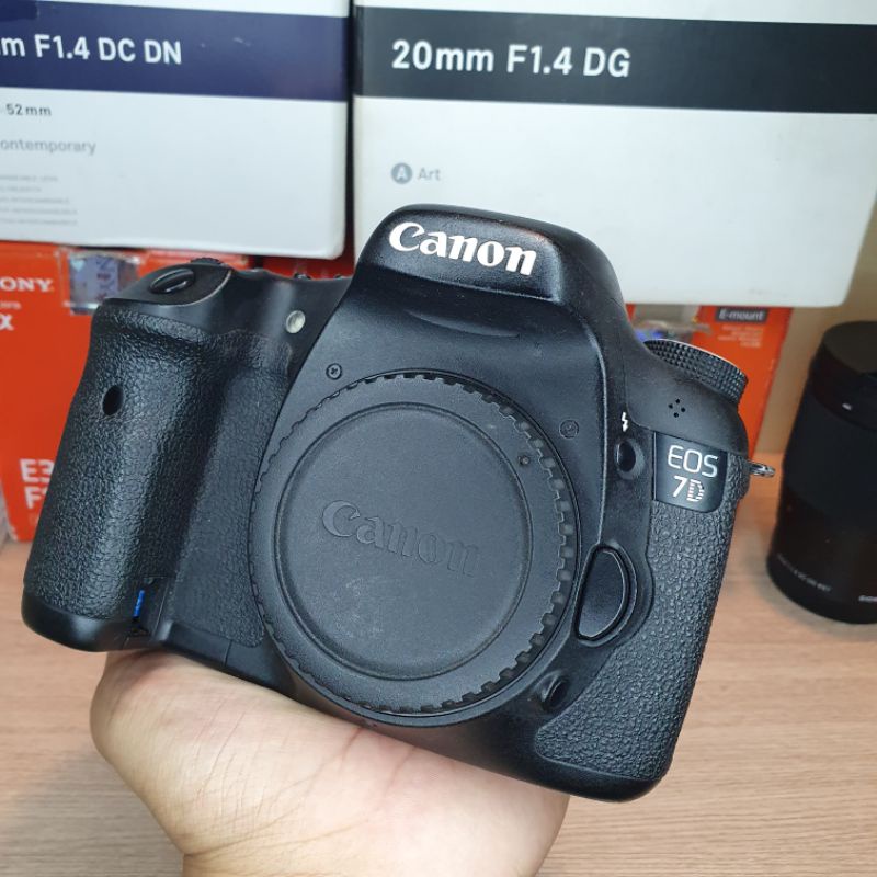 KAMERA DSLR CANON EOS 7D SEMI PRO - KAMERA CANON 7D TERMURAH - CANON EOS 7D TERLARIS - KAMERA SEMI P
