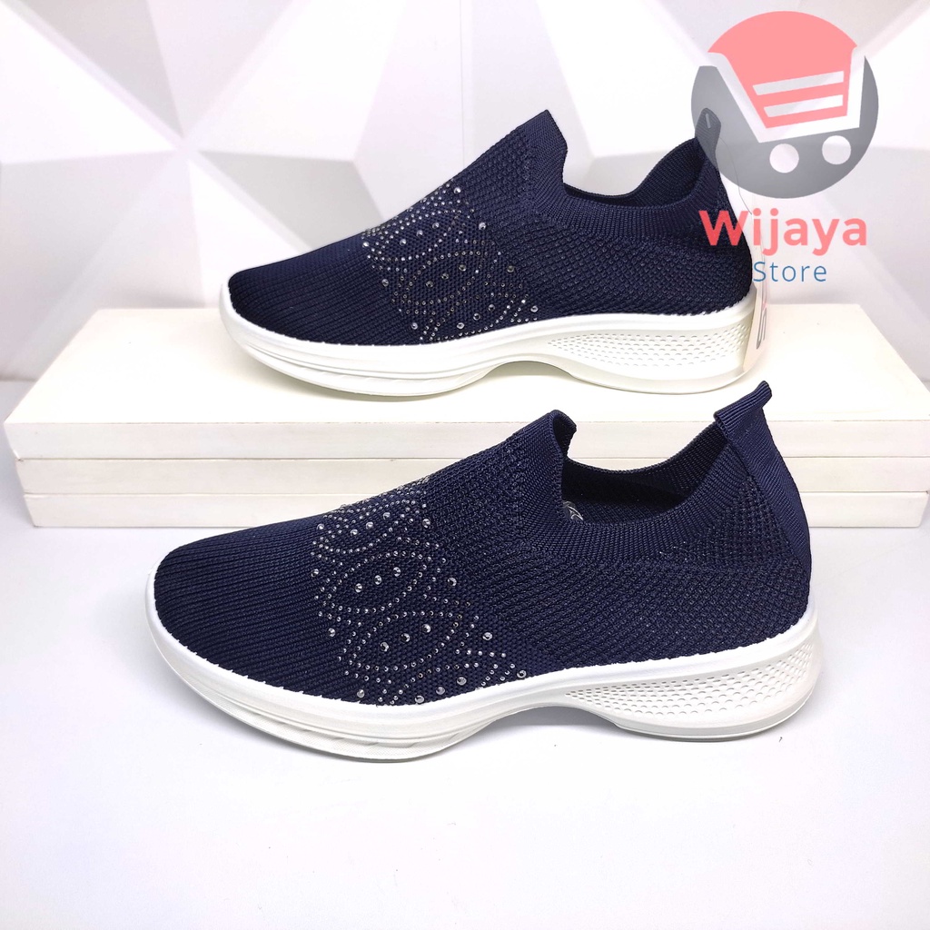 Sepatu Sneakers Wanita Rajut Import So Good Desain Sporty dan Kasual untuk Aktivitas Olahraga dan Gaya Santai