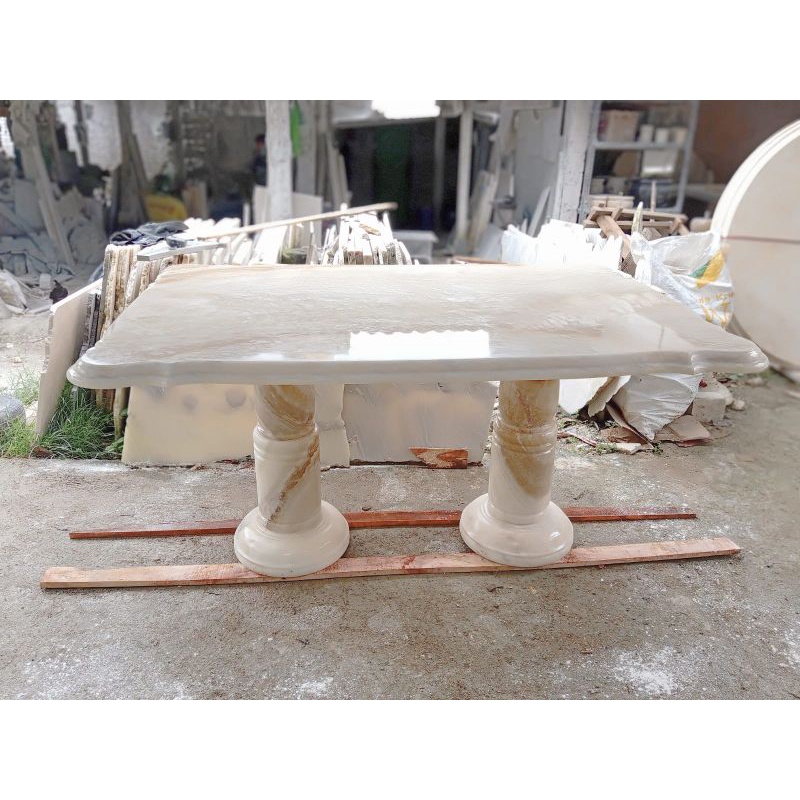 Meja Makan Onyx Mawar Dua Kaki Bulat