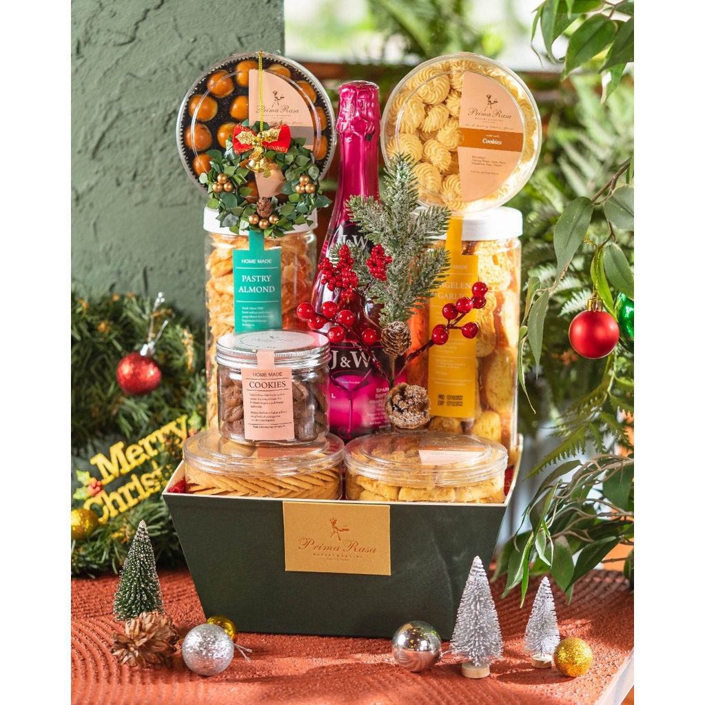 

READY CIKARANG 12 OCT 2024 - PRIMA RASA BANDUNG HAMPERS H PARCEL NATAL CHRISTMAS NEW YEAR LIMITED EDITION 2022 GIFT BOX PRIMARASA OLEH OLEH BANDUNG VIRAL SALE PROMO PAKET HADIAH BOLU CAKE LEGIT PIA ROTI PIE COOKIES PASTRY LAPIS BIRTHDAY CAKE KUE ULANG TAH