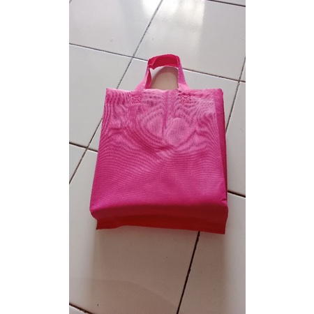 

Goodie Bag Uk 25*25*5 cm ( Warna Random)