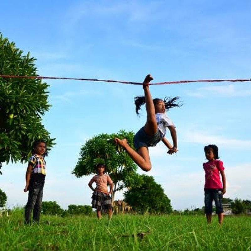 mainan anak lompat tali karet