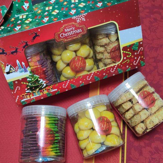 

HAMPER BINGKISAN PARCEL NATAL CHRISTMAS KUE KERING PAKET 2 ISI 3 WF54634ER