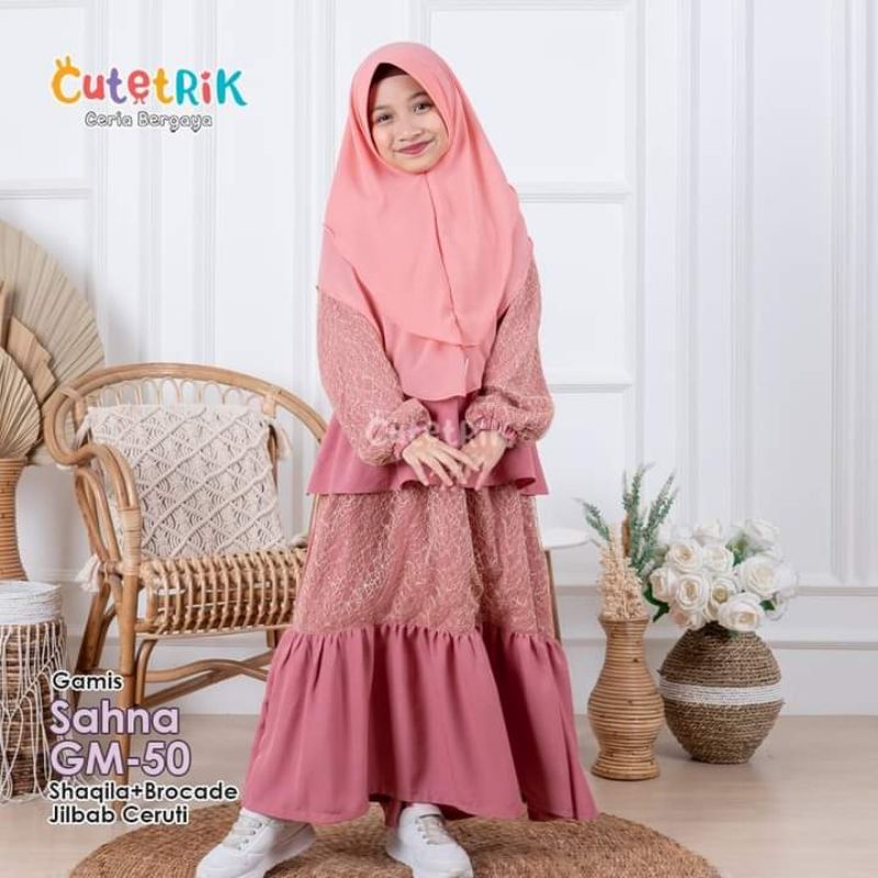 Sahna Gamis Cutetrik Set Jilbab Ceruti Dua Layer Baju Muslim Anak Cewek Polos Warna Salmon Bahan Sha
