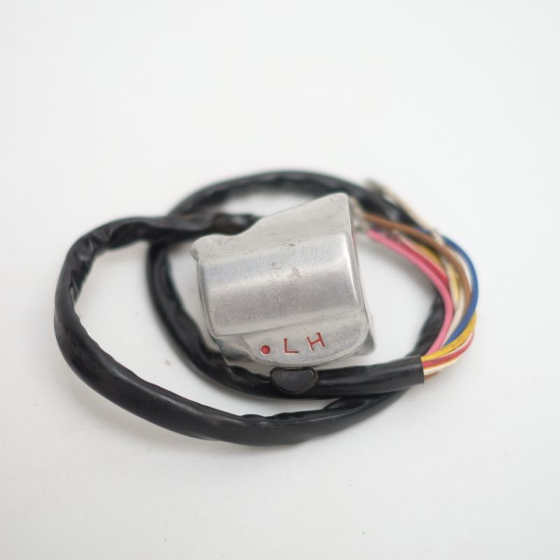 HOLDER SAKLAR KANAN BAGIAN ATAS HONDA CB100 CB125 CG110 CG125 GAS LUAR ORIGINAL NOS ORI BARU