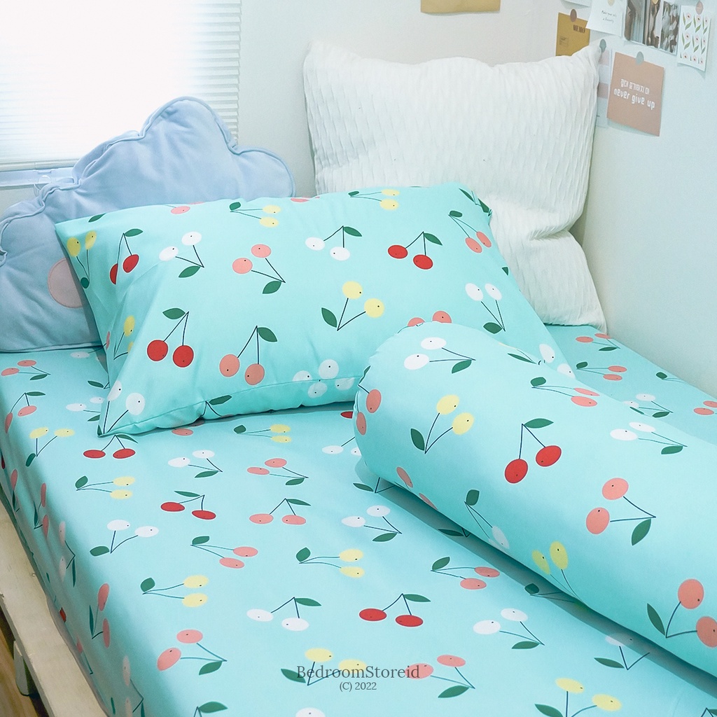 Sprei aesthetic motif Cherry Tosca sudah termasuk sarban dan sargul