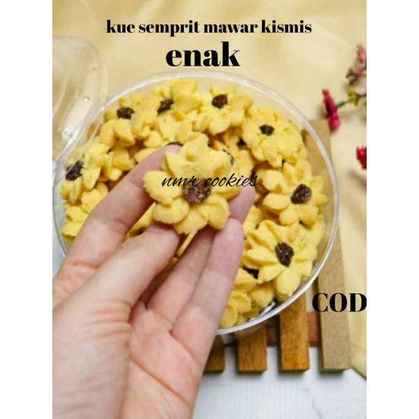 

Promo Akhir Tahun Kue Semprit Mawar Kismis Premium Toples 250 gr