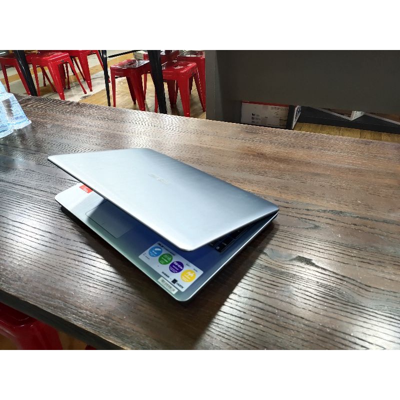 Laptop Asus X540 RAM 4GB SSD 128GB Generasi baru sangat mulus super kencang