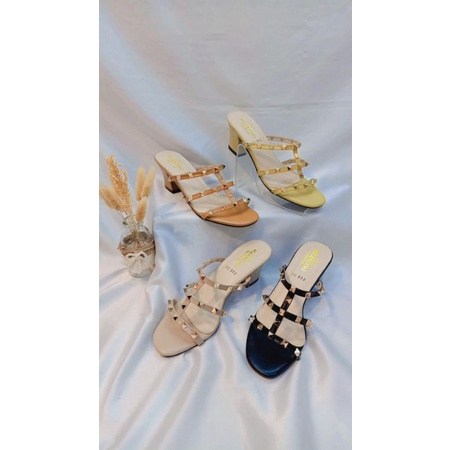 SANDAL SEPATU VALENTINO