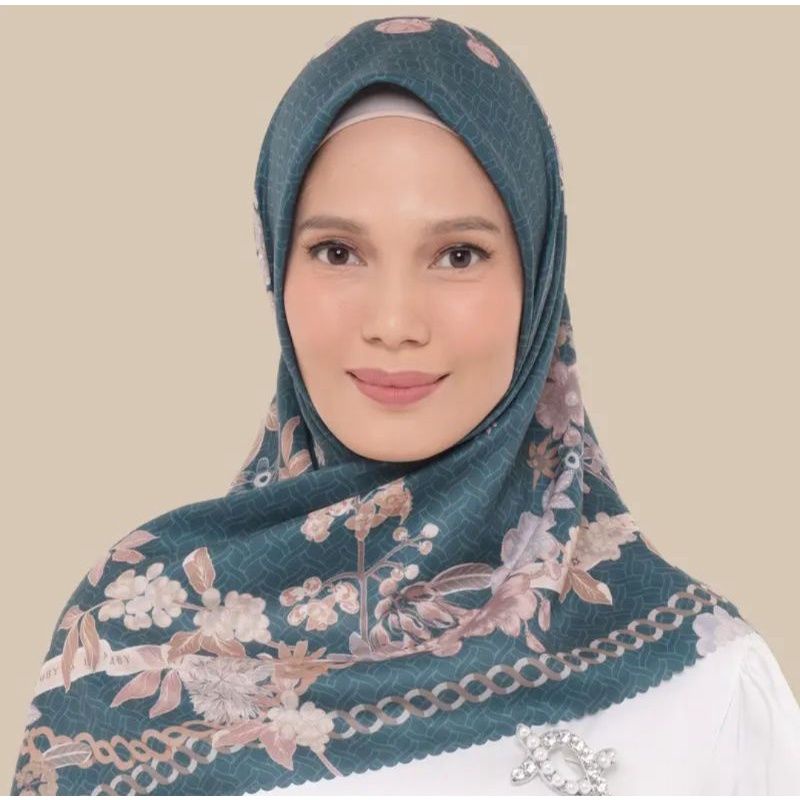 Cendana Scarf Wearing Klamby
