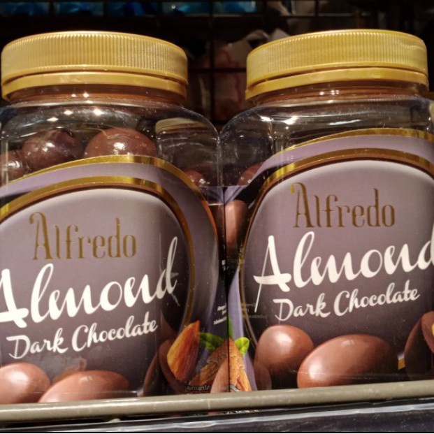 

Alfredo almond dark chocolate 450 gr jar