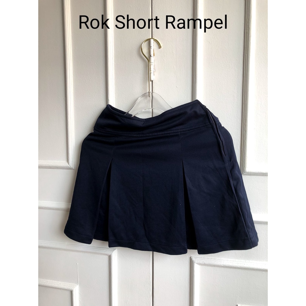 ROK CELANA PENDEK OLAHRAGA WANITA