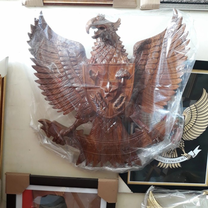 

LAMBANG GARUDA PANCASILA KAYU JATI