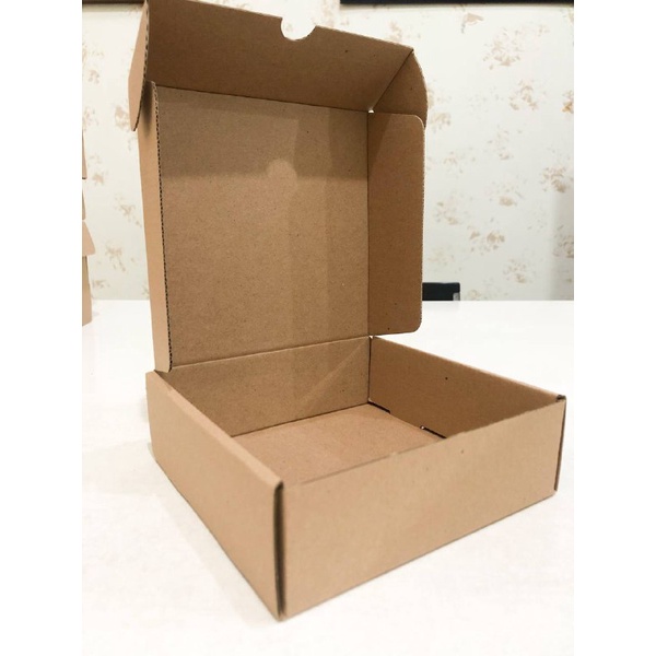 

KARDUS DIECUT SIDE LOCK/PIZZA Uk. 15x15x5 POLOS dan BARU
