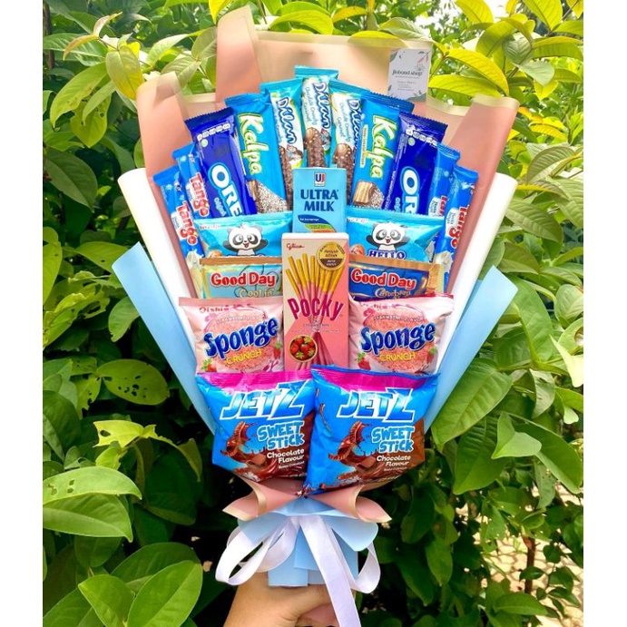 (B) Buket SNACK MANIS BIRU PINK KERTAS CELLO hadiah wisuda hadiah anniversary pacar ibu hadiah kado bingkisan bunga paket