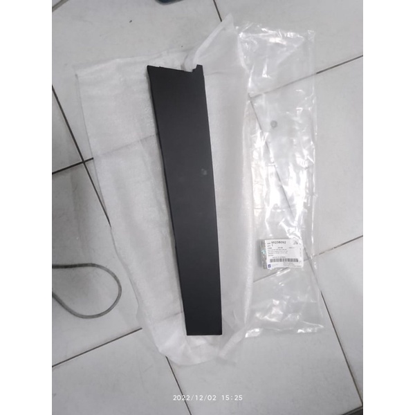 APPLIQUE KACA DEPAN CAPTIVA