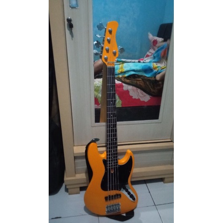 Bass second Sire Marcus Miller V3 2nd Gen 5 Strings Original