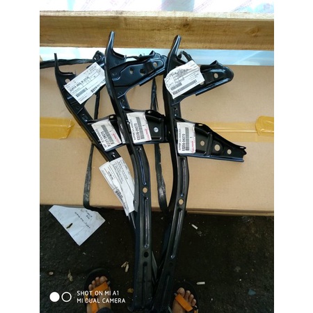 Tiang Lock Kap Mesin Innova 2012