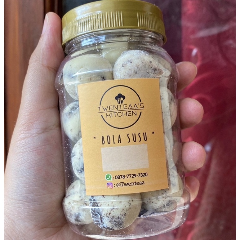 

BOLA SUSU COOKIES N CREAM