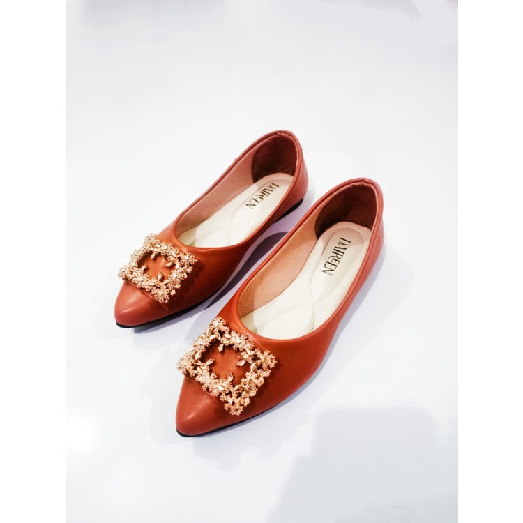 Dinda sepatu wanita slip on flatshoes Onoki model terbaru 2023 warna hitam krem coksu apricot denim dan putih ukuran 37-40