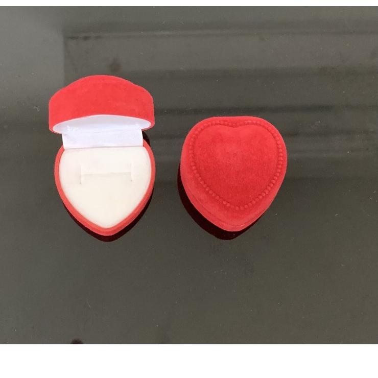 

Fast Respon KOTAK CINCIN BENTUK HATI WARNA MERAH