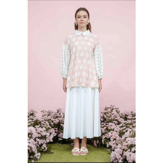 Preloved Sophia Blouse M-L WearingKlamby