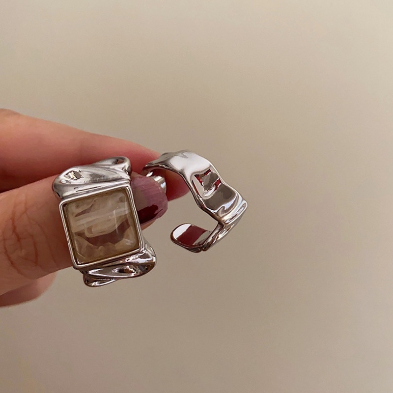 Cincin Logam Tepi Bergelombang Accessoies Kepribadian Retro Sederhana