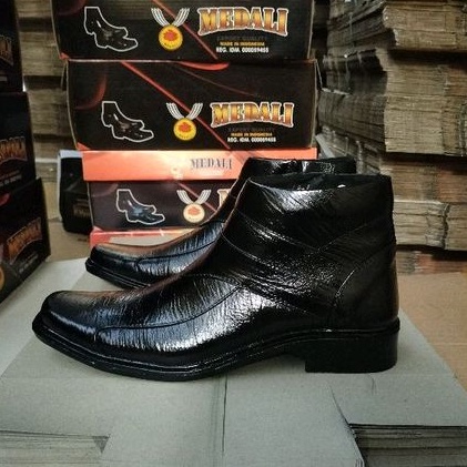 Sepatu kulit pria boots MEDALI sepatu kerja formal