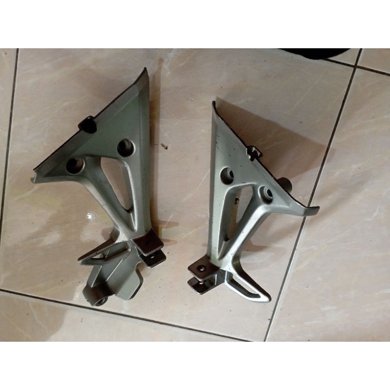 DUDUKAN FOOT STEEP BELAKANG HONDA BLAD NEW ORI K07