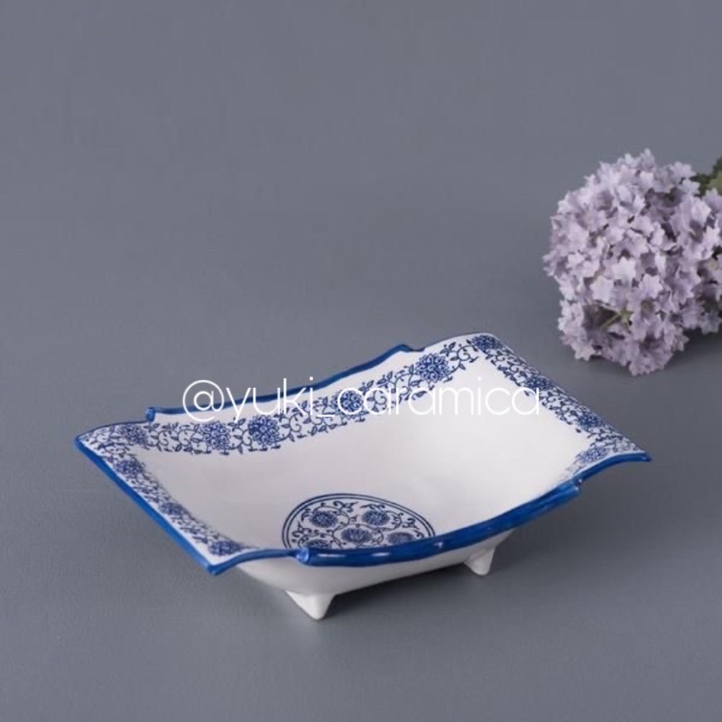 piring saji kotak keramik biru putih