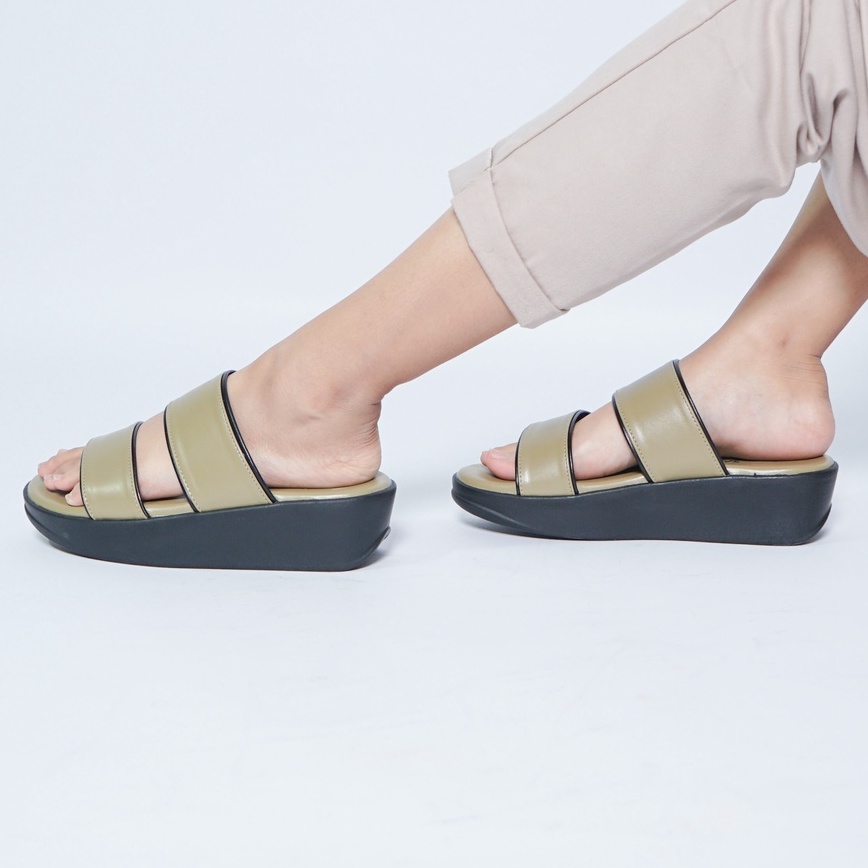 SARASARA YUK - Sandal Wanita Wedges SARA SARA KITTA Sendal Cewek Platform Wegdes Hak Tinggi 4cm 2 Size 35 36 37 38 39 40 Pergi Jalan Santai Rumah Slop Warna BLACK Hitam Selop Premium Kekinian Terbaru Shoes ORI Mall Official Store