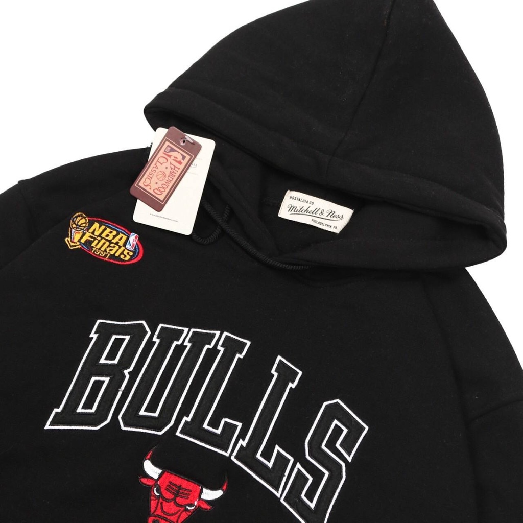 Jaket Sweater Hoodie CHICAGO BULLS X MITCHELL&amp;NESS warna hitam full tag bordir timbul sweater terlaris bisa cod