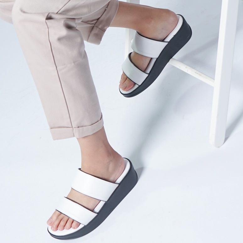 SARASARA YUK - Sandal Wanita Wedges SARA SARA KITTA Sendal Cewek Platform Wegdes Hak Tinggi 4cm Model Silang 2 Size 35 36 37 38 39 40 Pergi Jalan Santai Rumah Slop Warna White Putih Selop Premium Kekinian Terbaru Shoes ORI Mall Official Store