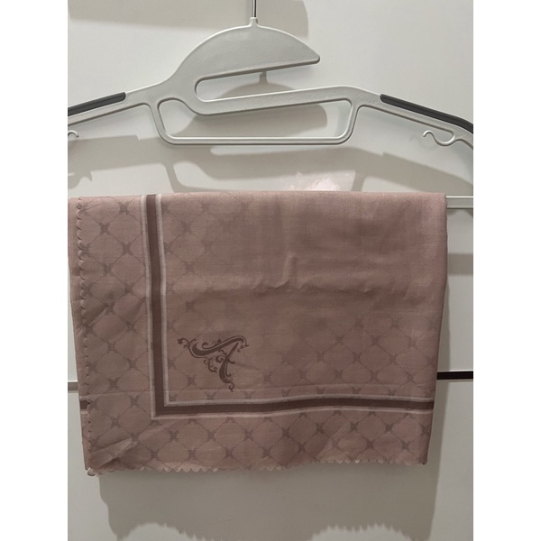 Preloved ayu dyah andari scarf monogram monorose pink