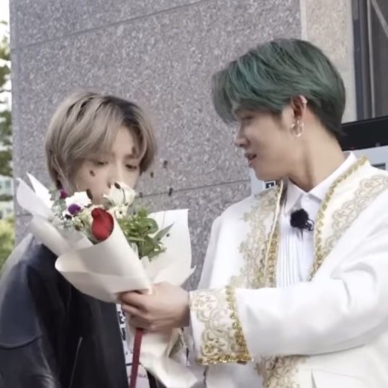 yeonjun beomgyu sg22 + deco kit