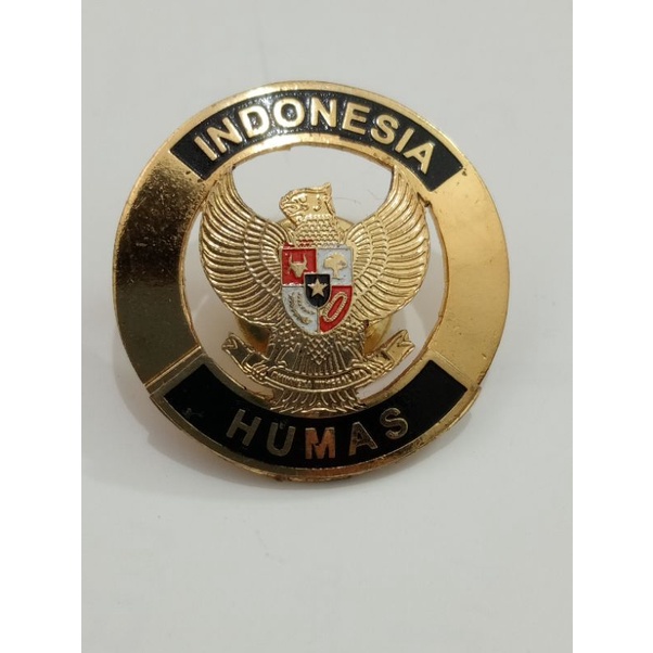 Pin kerah HUMAS
