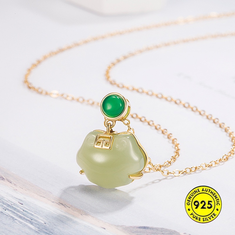 Hetian Jade Lock of Good Wishes Necklace Female Retro Terjangkau Mewah Niche Liontin Manik Hijau U1510