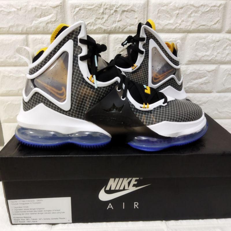 Nike Lebron 19 Size US 11.5 / 45.5 ORIGINAL (AUTHENTIC)