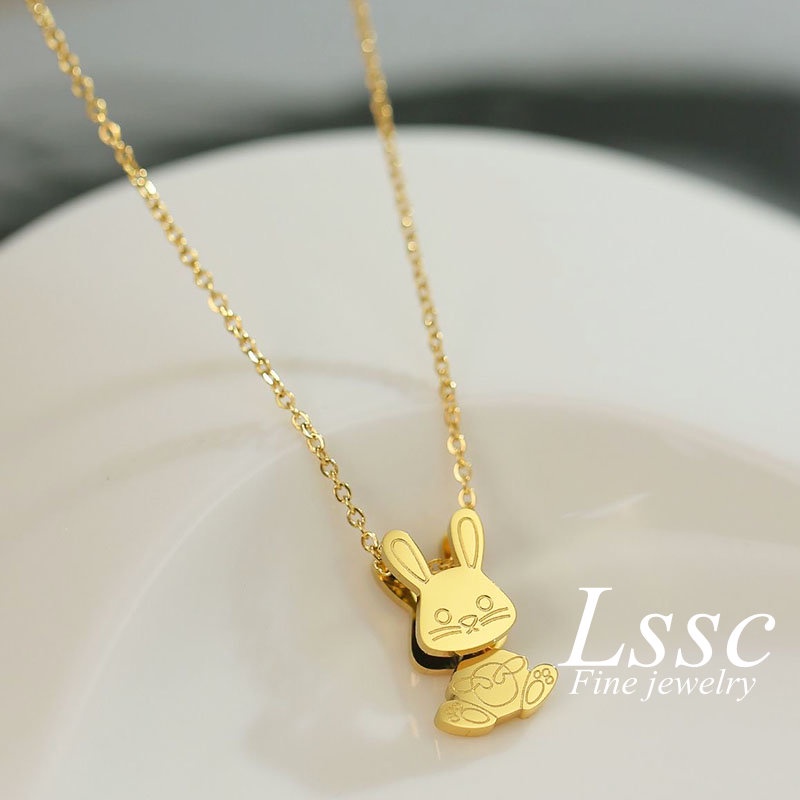 Kalung Titanium Anti Karat Kelinci Berayun Mekanis Lucu Emas 18K Aksesoris Wanita Fashion