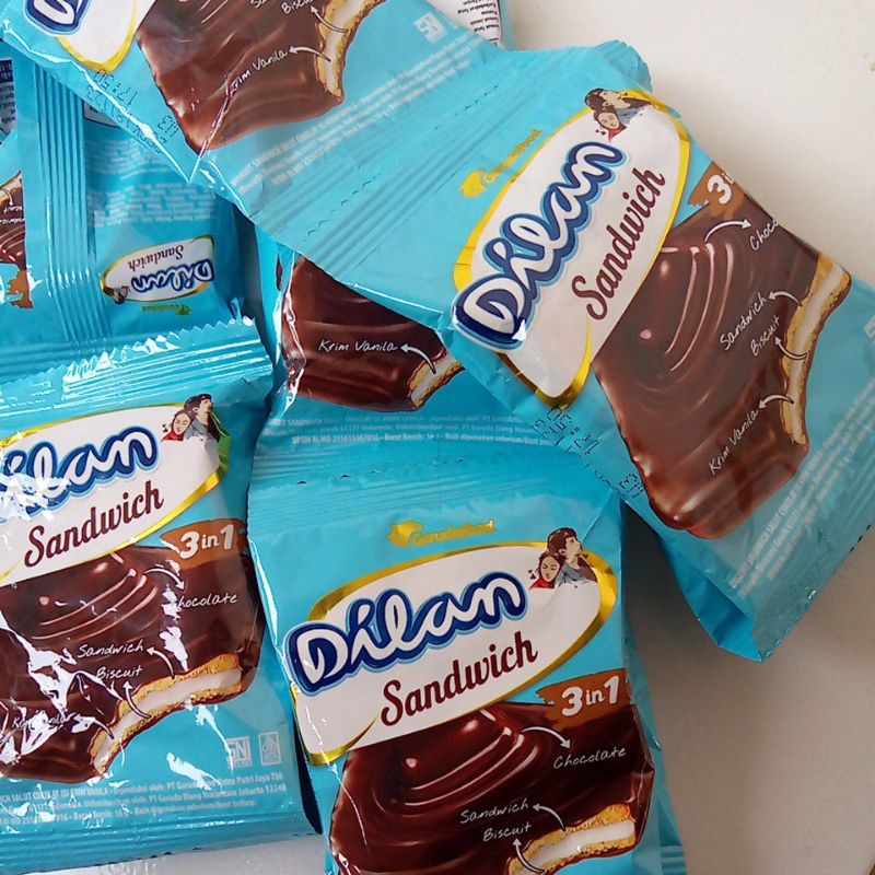 Dilan Sandwich Chocolate Crunchy Caramel Biskuit Coklat Renceng (Isi 10 Pcs) 3in1